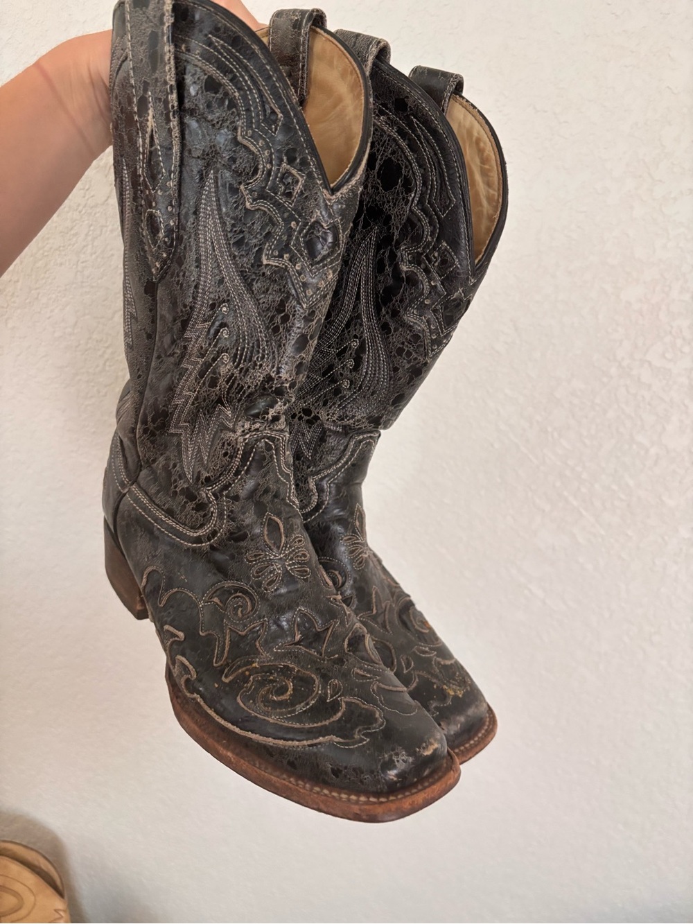 Women's Black Embroidered Cowboy Boots - Picture 3 of 5